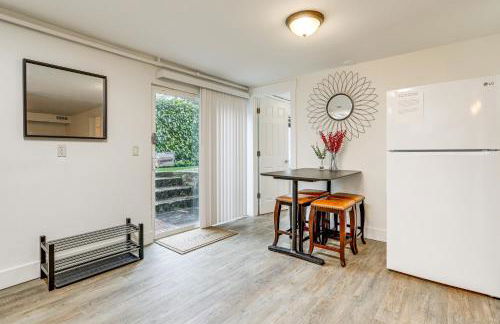 Walk to Beach and Lake Access Cozy Redmond Apt! - Foto 3