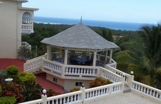 The Royal Kensington Villa - Photo 34