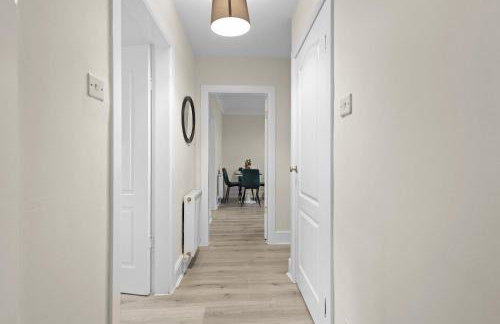 Welcoming Home in Johnstone, Near Glasgow Airport - Bonnie Lodgings - Foto 15