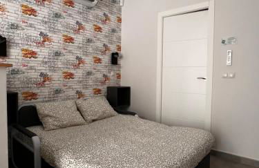 R8 Trabajo y Descanso Premium Junto a Metro Madrid - Photo 9