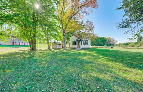 Pellston Farmhouse with Snowmobile Trail Access! - Foto 27