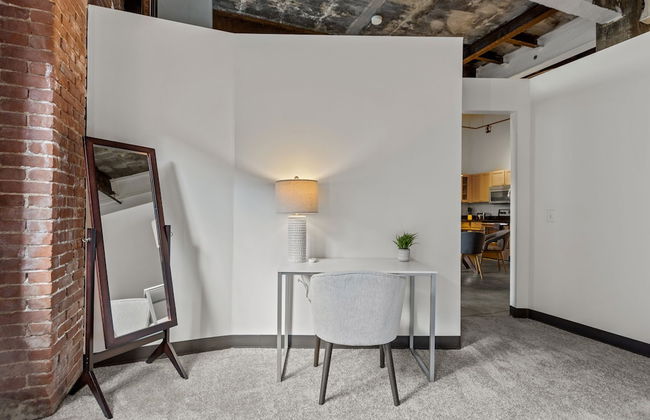 Historic Loft Retreat With Pool - Foto 18