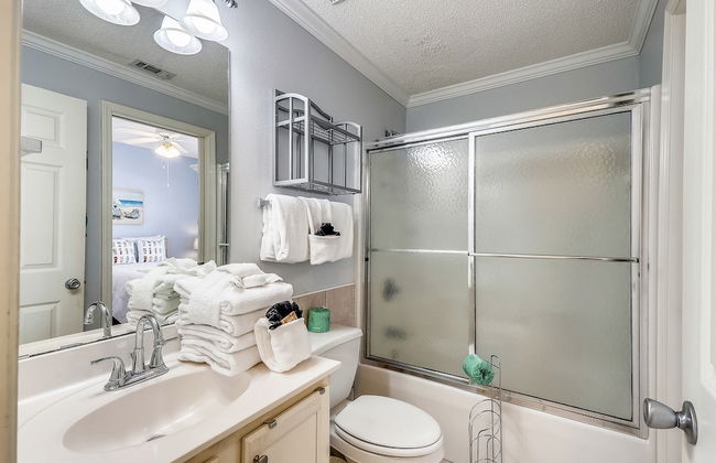 SPC 4133 Beautiful Tennis Court 2 bedroom with free beach set up for 2 by RedAwning - Foto 12