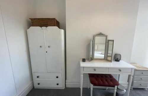 Restful Harbourside Apartment with Garden - Foto 26