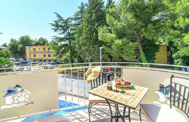 Modern Villa with Private Pool & Hot Tub near Center & Beach - Photo 17