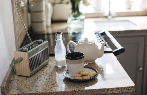 Climbing Rose Cottage - Dog Friendly - Peaceful Cotswold Cottage - Photo 29