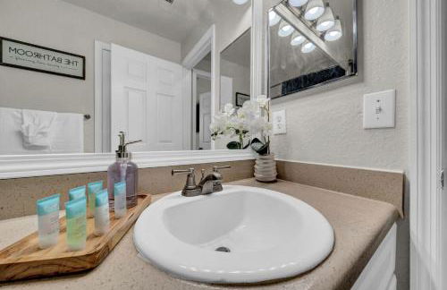 Modern 2BR2BA Pool Gym Near Airport #8 - Foto 9