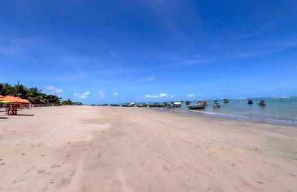 Apto com Varanda, Vista e Piscina a 50m da Praia - Foto 37