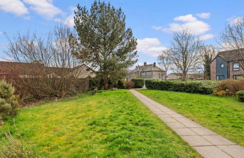 Modern Stirling Apartment - Free Parking - Photo 42