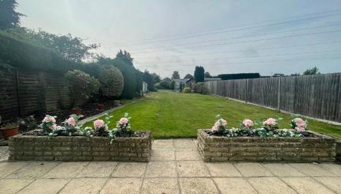 3 Bedroom 2 Bathroom Bungalow by CozyNest - Foto 4, Garden, Garden view