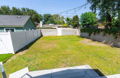 Downtown 3 bed newly renovated with amenities. - Photo 7