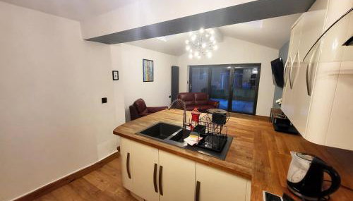 Modern 3-Bed Family Haven wFree Parking - Foto 5, Other