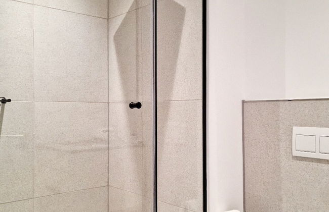 Bridgewater by Smart City Stays - Photo 10