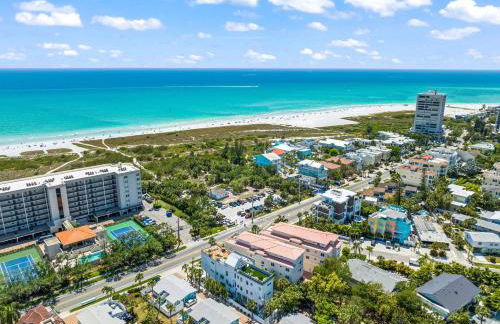 Elevated Perspective - Foto 96