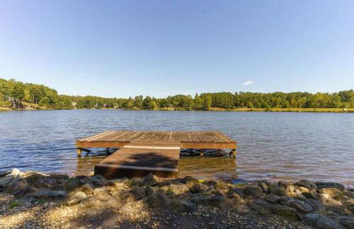 Relaxing Retreat with 55-Inch TV and Lake Views - Foto 2