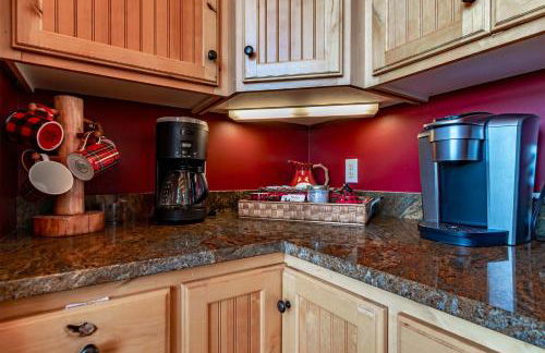 Spacious Leech Lake Home on 2 Private Acres, 200' of lake shore 15 Minutes to Walker with boat lift, dock, swimming, fire pit - Foto 16