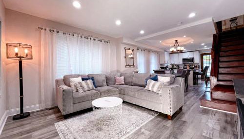 Cheerful & Modern Home w/ a Walkout Deck Area - Foto 1