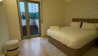 2BR Retreat in Lumiar near airport w Patio - Foto 5