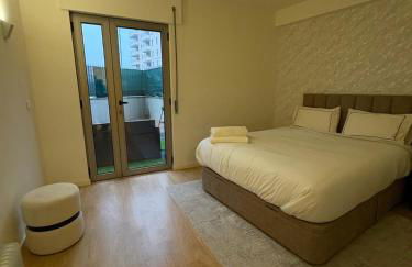 2BR Retreat in Lumiar near airport w Patio - Foto 5