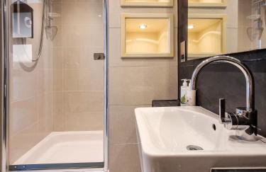 Point View - Award Winning Apartments with Private Hot Tub & Parking - Foto 24