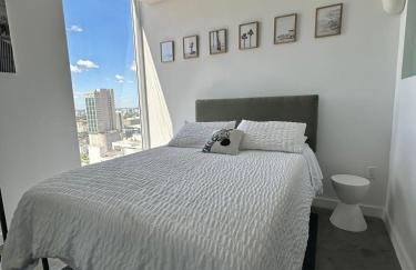 Art-filled Loft 180 Views, Rooftop Pool, Parking - Foto 17