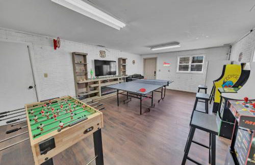 NEW! Huge Game Room, Hikeable, Red Rock View, Fireplace, Ping Pong, Yoga, Golf Course, Pickle Ball! - Foto 8