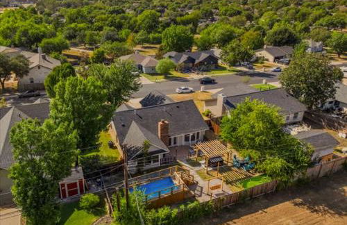 Poolside Paradise Game Room Fire Pit Hot Tub - Foto 49