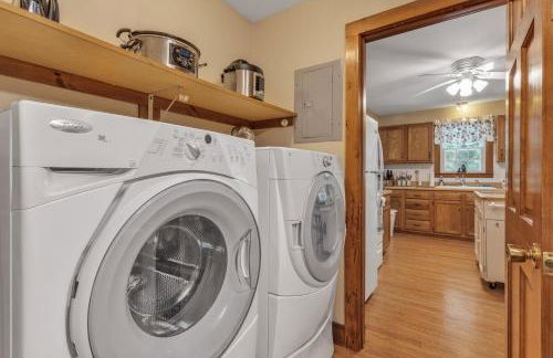 Cozy Bungalow Just Minutes from Mystic, Westerly Beaches, Boating and Casinos! bungalow - Foto 38