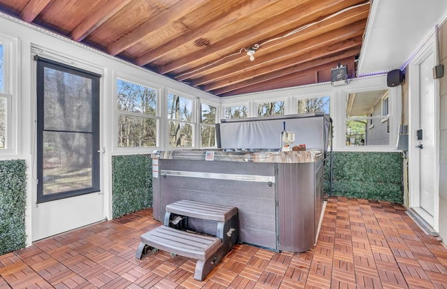 Fall Getaway With Hot Tub Fire Pit and Games - Photo 8