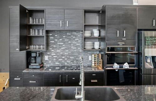 LUX Treehouse on Private Lake next to Lake Conroe with Game room, Paddleboards, Lake Views, and more! - Foto 38