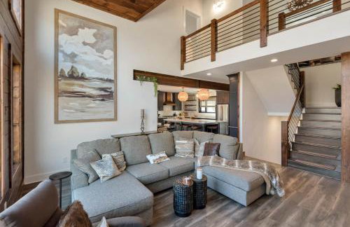 Lux Riverfront Retreat- Hot Tub, Game Room, Views! - Photo 11