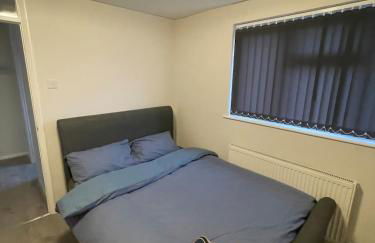 Spacious 3 Bedroom Home in Bletchley - Foto 12