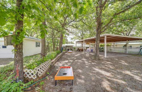 Lakefront Canadian Gem Fire Pit, Decks and Grills - Foto 30