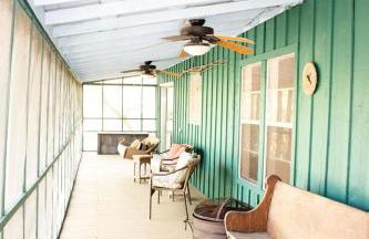 Group Cabin with Kayaks and Foosball Table in La Grange, Texas - Foto 2