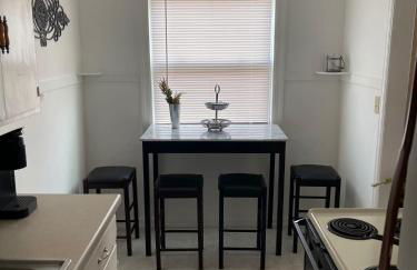 Everything you need - 1 BR 1 BA WIFI SMART TV QN Bed Coffee - Foto 11