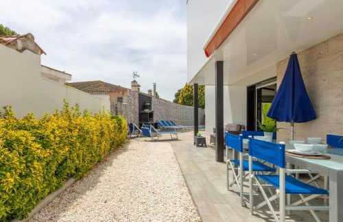 Casa moderna con piscina, Wi-Fi, AA, barbacoa y parking en Sant Pere Pescador - ES-89-73 - Foto 13