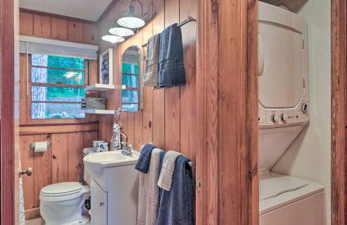 Waterfront Lake Martin Home with Grill and Beach! - Foto 14