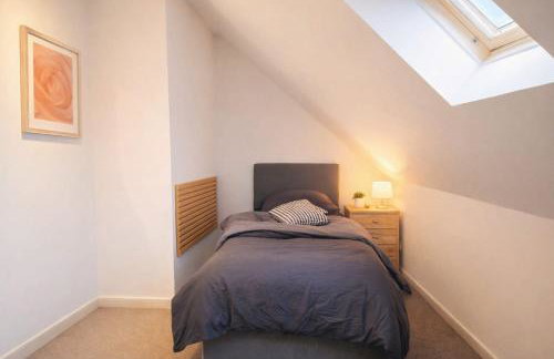 Moderne 3-Zimmer-Wohnung für bis zu 5 Personen, WLAN, Küche - Ideal für Monteure & Gruppen - Foto 14