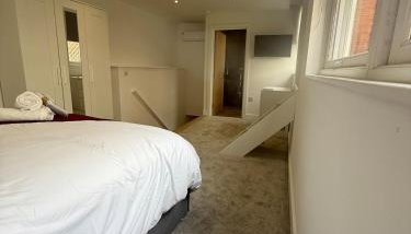 Stylish 3 bed spacious flat - Foto 5