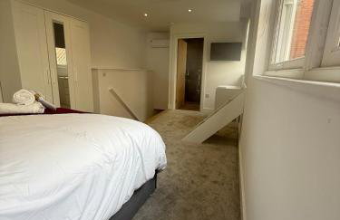 Stylish 3 bed spacious flat - Foto 5