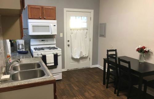 Windsor Park Pad apt 2 min to Mass Ave With AC - Foto 16