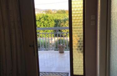 Lidas Golden View-All around veranda apartment - Photo 2