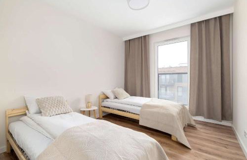 Przestronny Apartament z 2 Sypialniami by Noclegi Renters - Foto 3