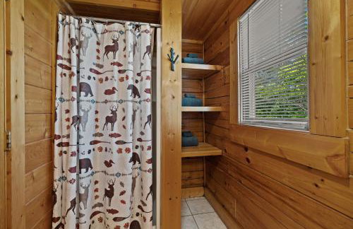 Escape to the Smokies- Pool, hot tub, cozy cabin, Pigeon Forge - Foto 29