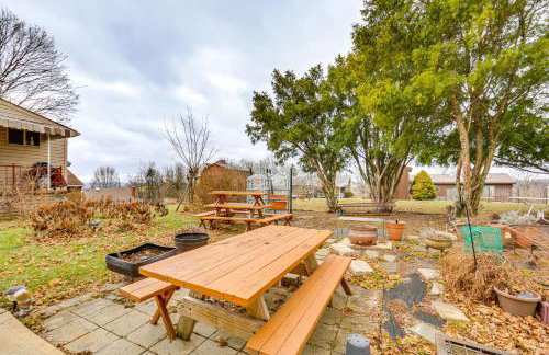 Rustic Chic Retreat 4 Mi to Kennywood! - Foto 27