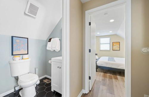 Zen Cottage with Private Parking ABODEbucks - Foto 24