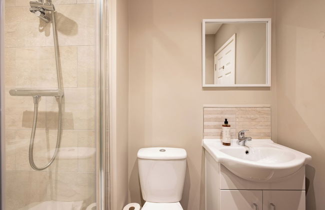 Plymouth by Charles Hope - Foto 17