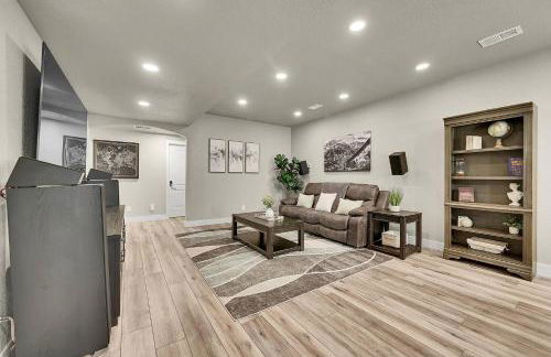 Modern 5BR/3BA Luxury Home|Movie Nights & Comfort - Foto 57