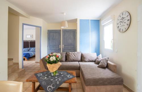 Alluring Holiday Home in Largentière with Pool - Foto 2