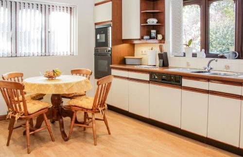 Court Farm - Photo 7